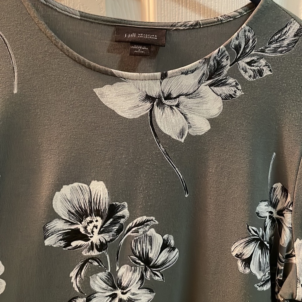 Clear out sale! J. Jill - Sage green with white flowers. 3/4 sleeves. - Picture 8 of 8